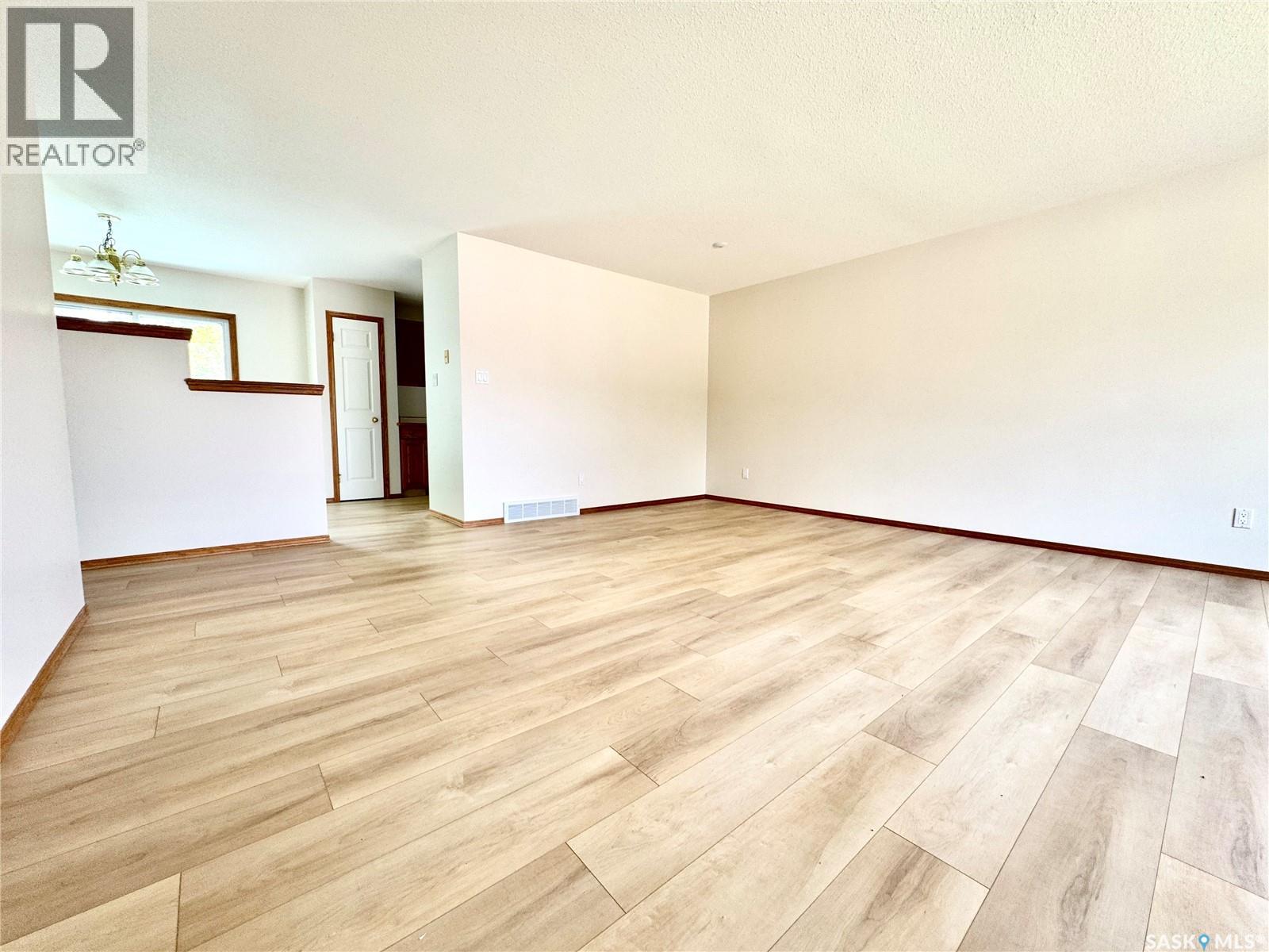 1118 Selo Place, Regina, Saskatchewan  S4S 3W9 - Photo 3 - SK019744