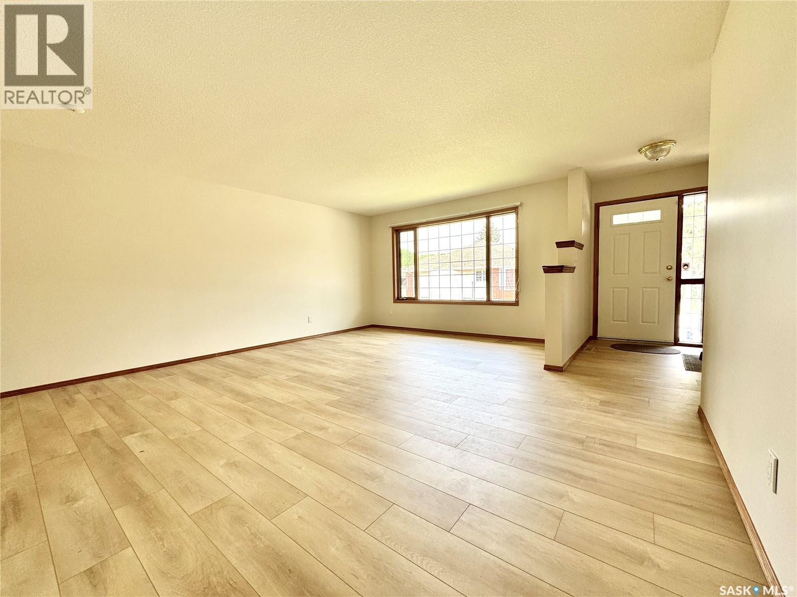 1118 Selo Place, Regina, Saskatchewan  S4S 3W9 - Photo 2 - SK019744