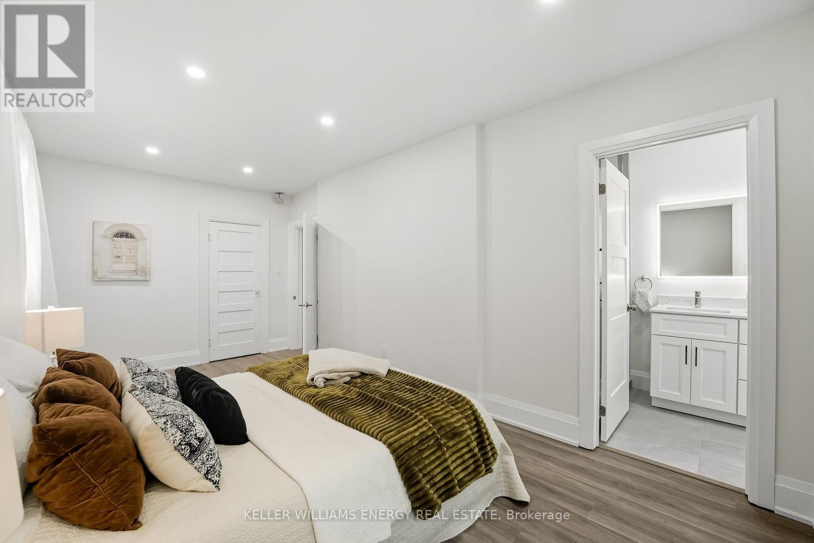 25 Spring Grove Avenue, Toronto, Ontario  M6N 3H2 - Photo 27 - W12788632