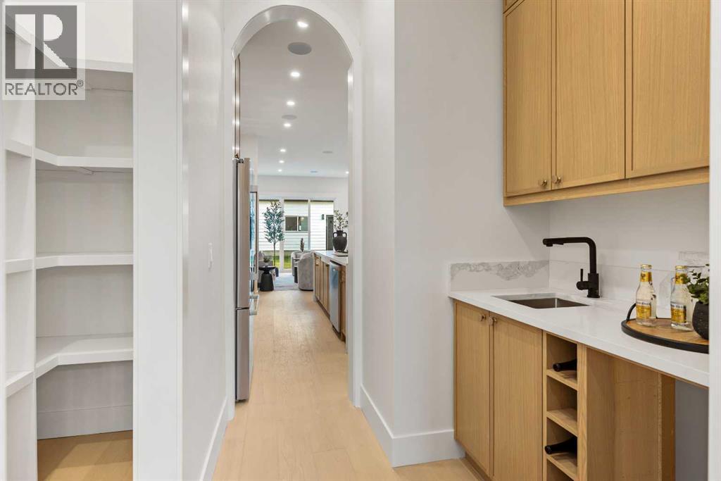 2411 25 Avenue Nw, Calgary, Alberta  T2M 2C6 - Photo 5 - A2287275