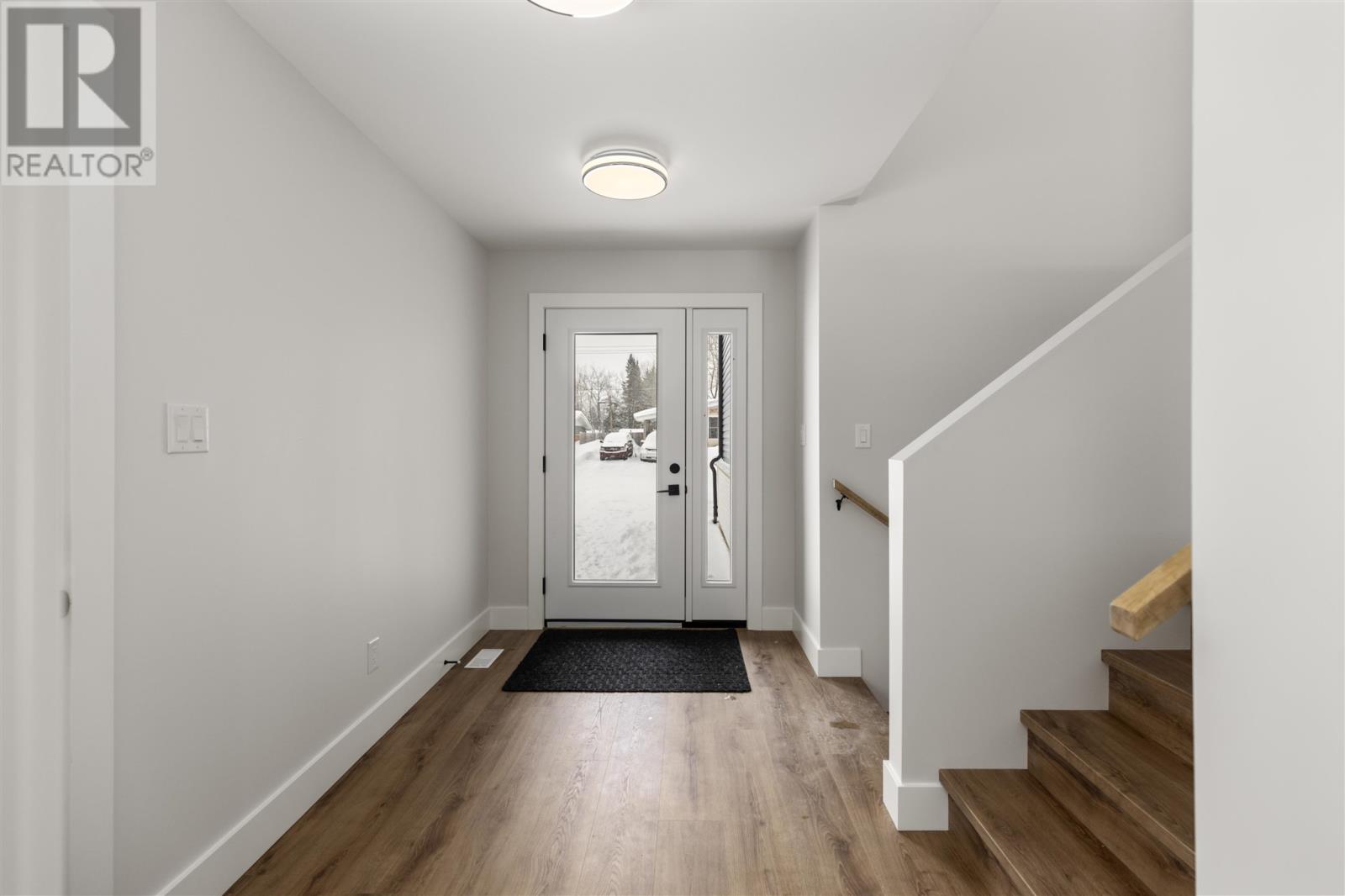 28 Sherwood Pkwy, Sault Ste. Marie, Ontario  P6C 3A8 - Photo 2 - SM260114