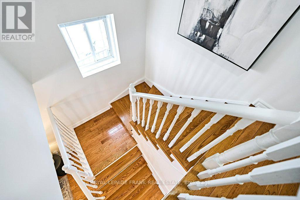 95 Harrongate Place, Whitby, Ontario  L1R 3E5 - Photo 12 - E12801980