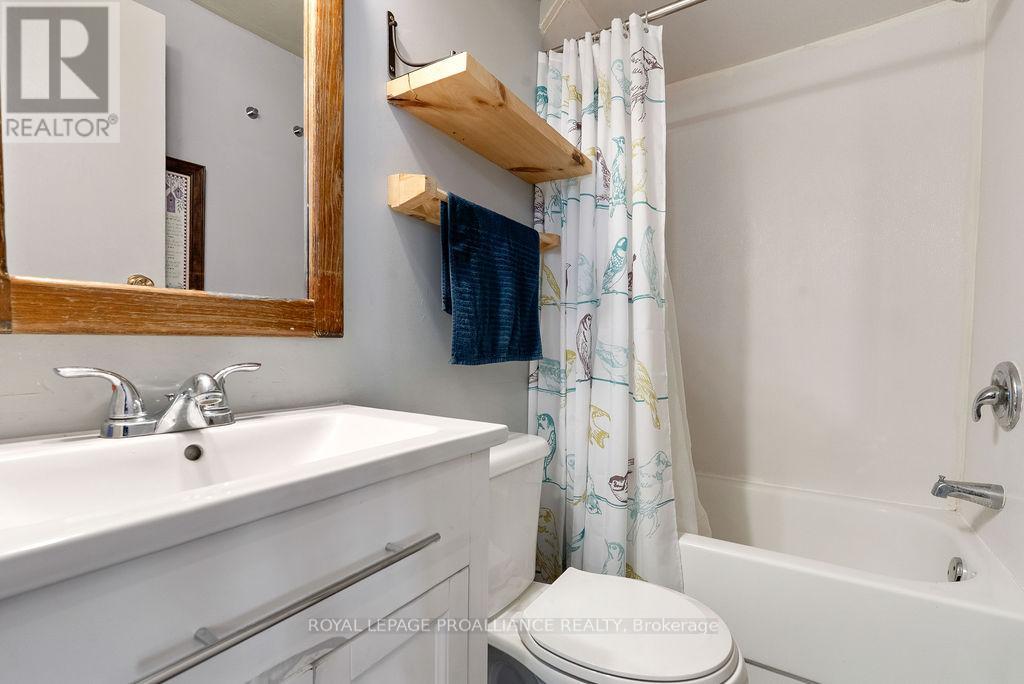 25 Thomas Street, Tweed (Hungerford (Twp)), Ontario  K0K 3H0 - Photo 12 - X12801932