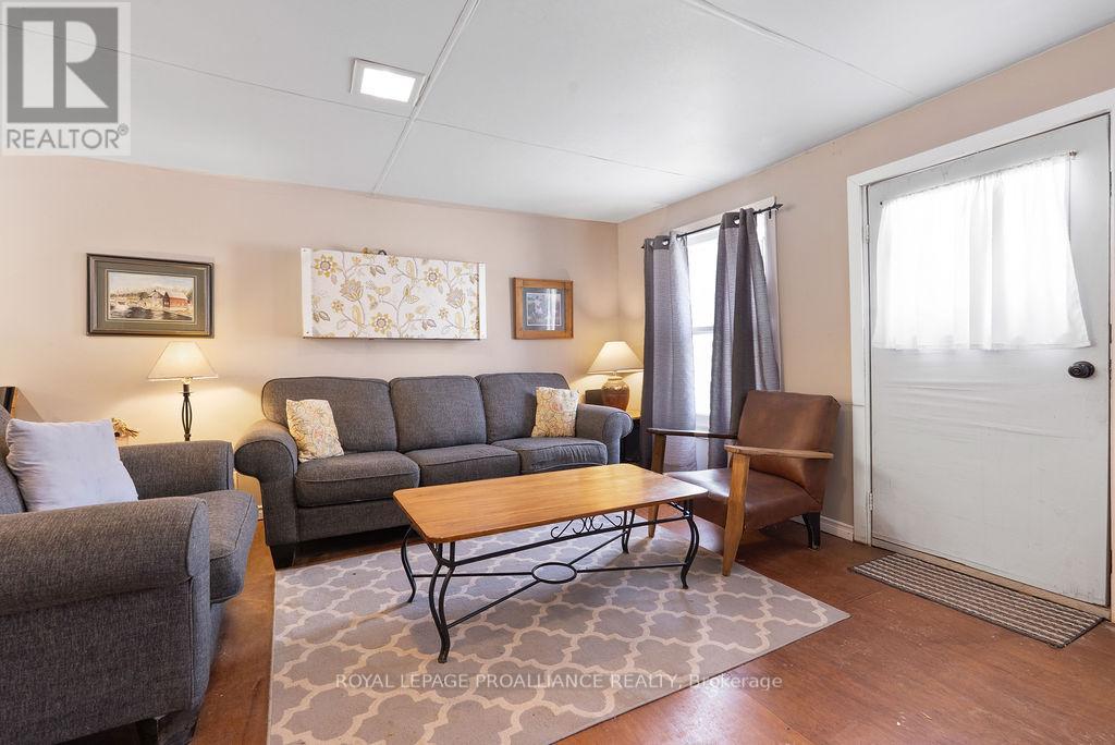 25 Thomas Street, Tweed (Hungerford (Twp)), Ontario  K0K 3H0 - Photo 5 - X12801932