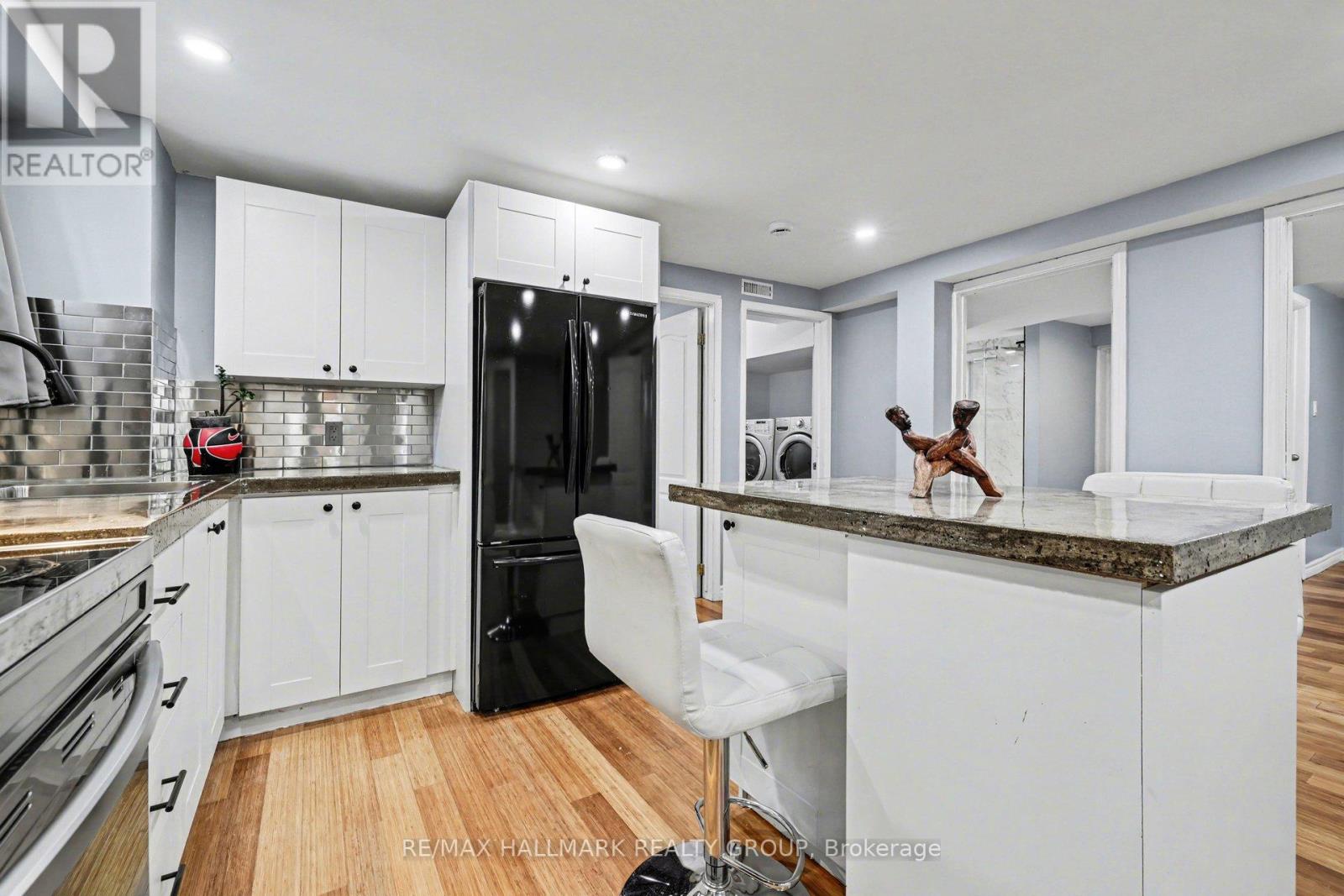 B - 1307 Vancouver Avenue, Ottawa, Ontario  K1V 6T8 - Photo 4 - X12801910