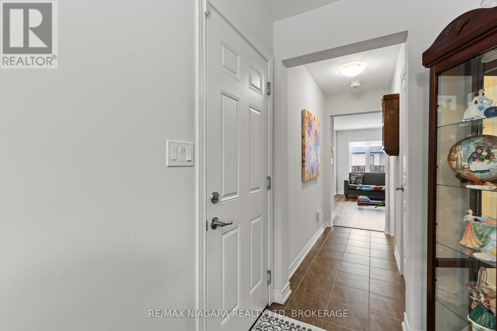 7728 Shaw Street, Niagara Falls (Oldfield), Ontario  L2G 7T3 - Photo 3 - X12801942