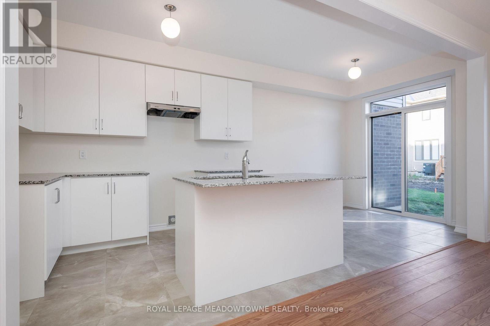 6 Prudhoe Terrace, Barrie, Ontario  L9S 2Z8 - Photo 11 - S12801810