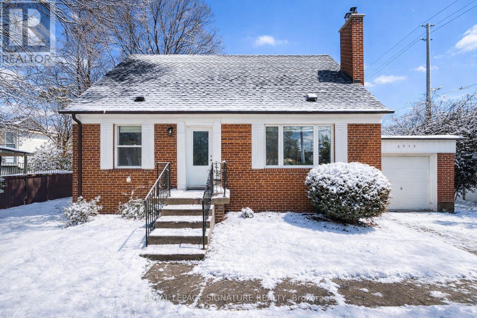 2015 Stanfield Road, Mississauga, Ontario  L4Y 1R2 - Photo 1 - W12693052