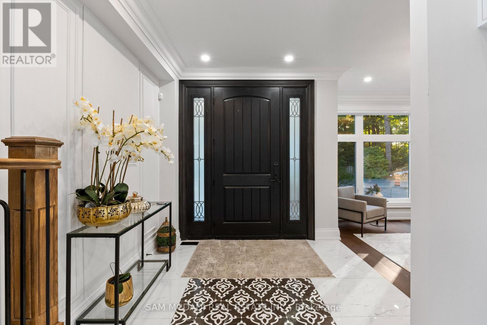 72 Oakes Drive, Mississauga, Ontario  L5G 3M1 - Photo 3 - W12773768