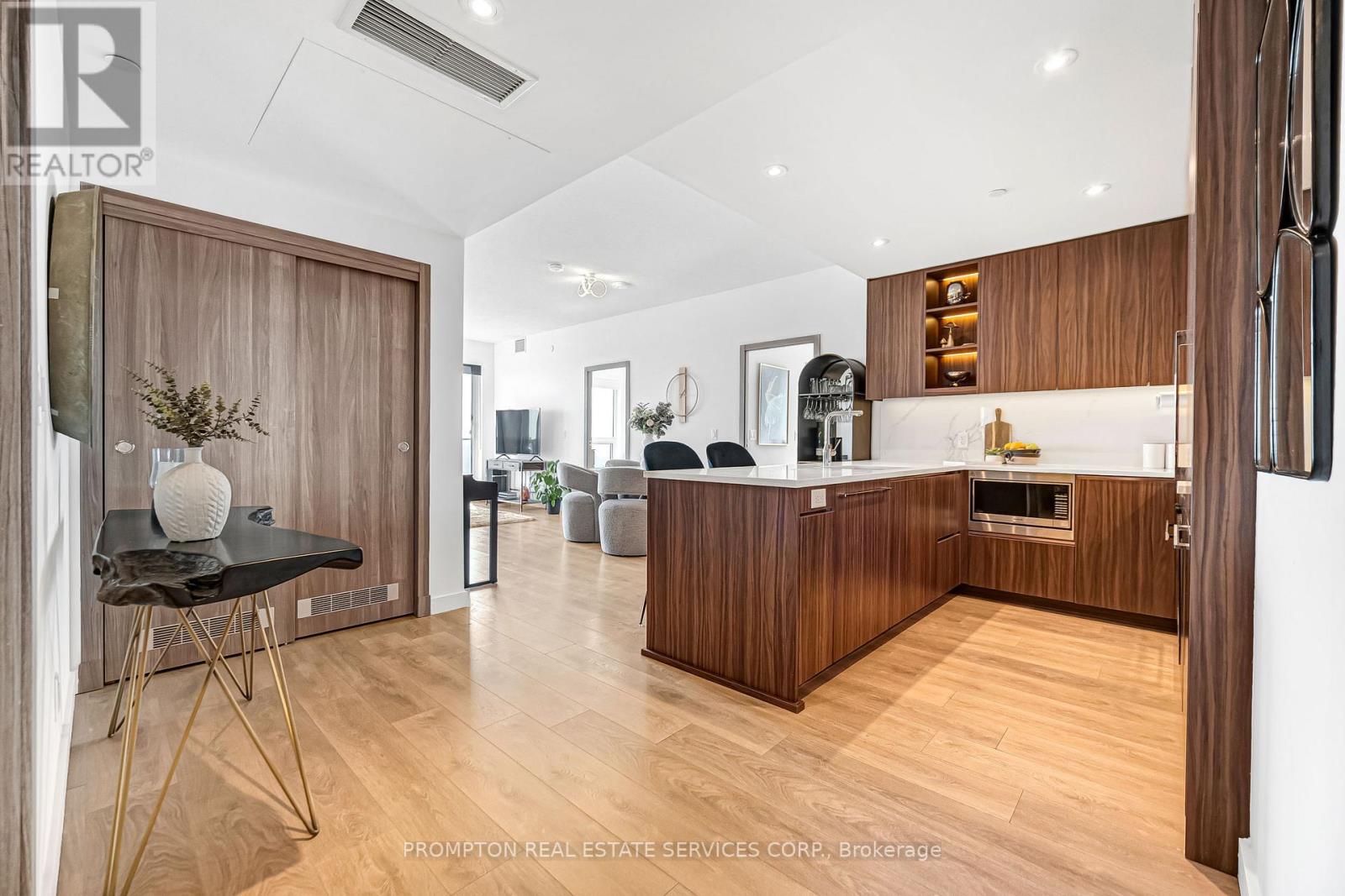 1803 - 25 Mcmahon Drive, Toronto, Ontario  M2K 0J1 - Photo 2 - C12801898