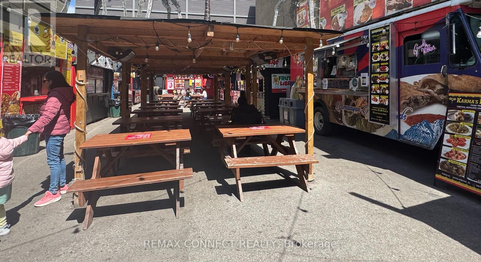 335 Yonge Street, Toronto, Ontario  M5B 1C1 - Photo 1 - C12801970