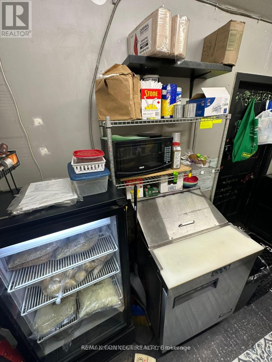 335 Yonge Street, Toronto, Ontario  M5B 1C1 - Photo 4 - C12801970