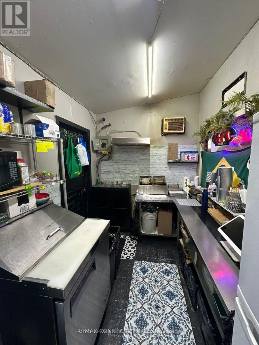 335 Yonge Street, Toronto, Ontario  M5B 1C1 - Photo 5 - C12801970