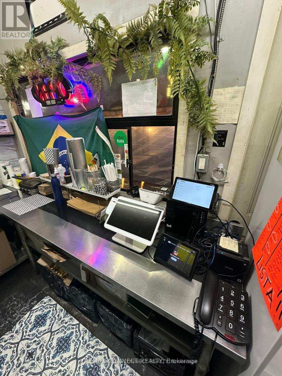 335 Yonge Street, Toronto, Ontario  M5B 1C1 - Photo 6 - C12801970