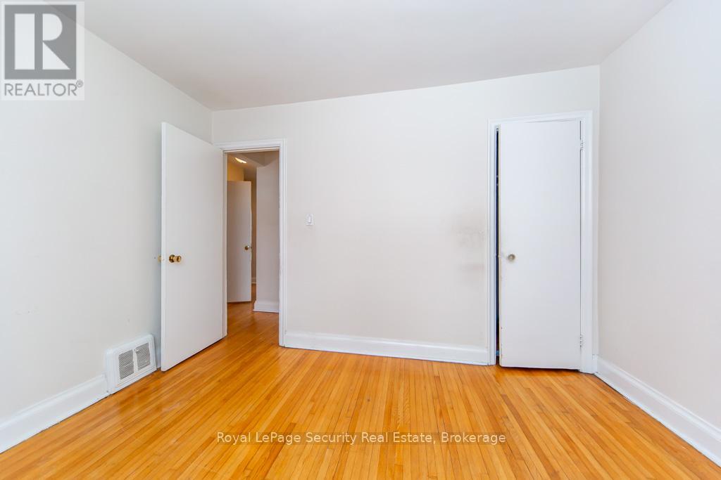 35 Celt Avenue, Toronto, Ontario  M6A 1H1 - Photo 16 - W12801186