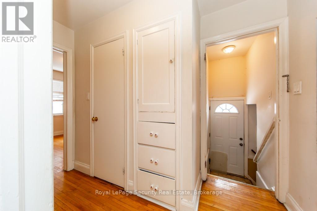 35 Celt Avenue, Toronto, Ontario  M6A 1H1 - Photo 11 - W12801186