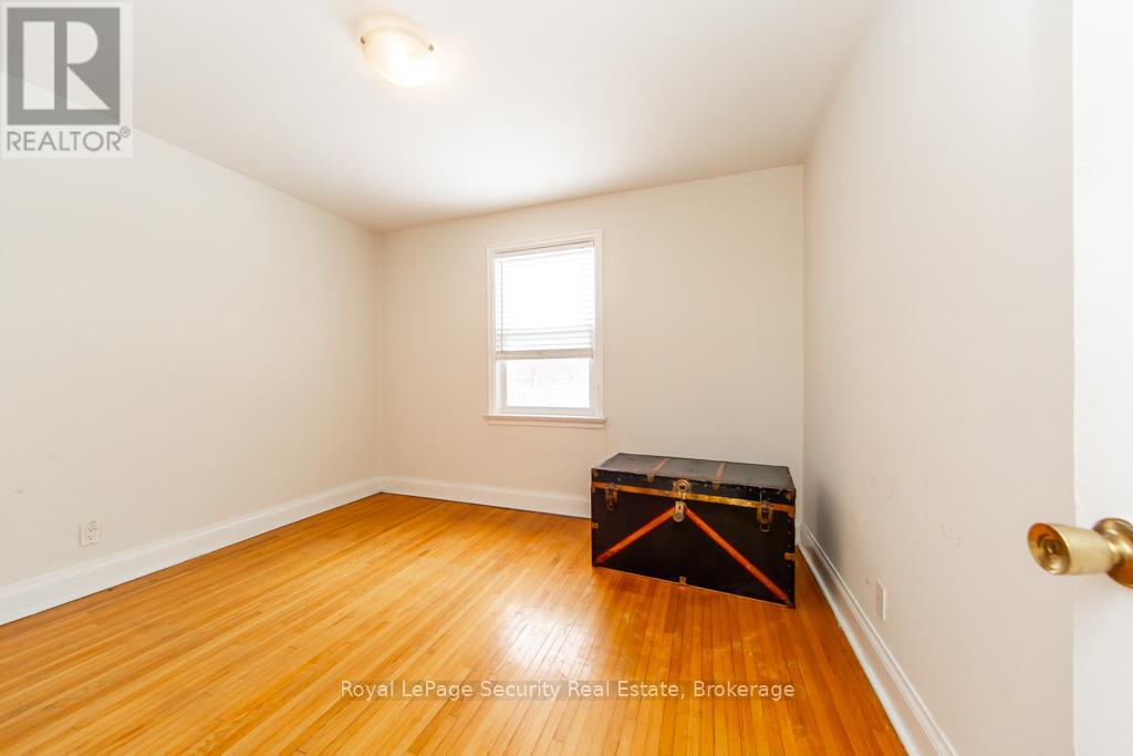 35 Celt Avenue, Toronto, Ontario  M6A 1H1 - Photo 13 - W12801186