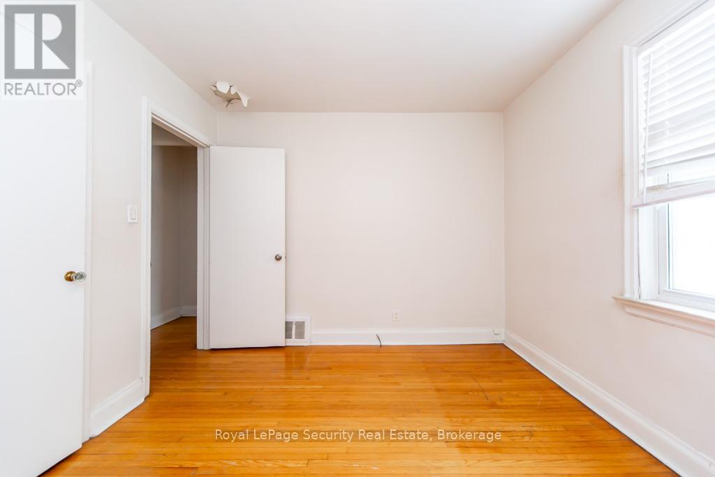 35 Celt Avenue, Toronto, Ontario  M6A 1H1 - Photo 19 - W12801186