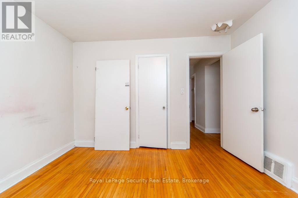 35 Celt Avenue, Toronto, Ontario  M6A 1H1 - Photo 20 - W12801186