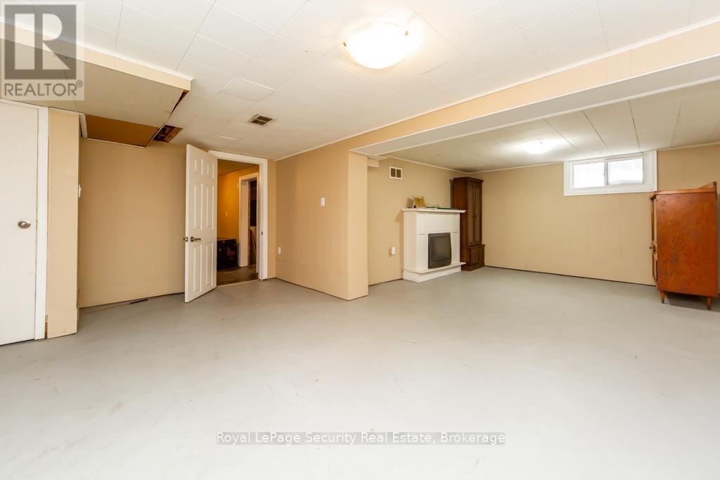 35 Celt Avenue, Toronto, Ontario  M6A 1H1 - Photo 25 - W12801186