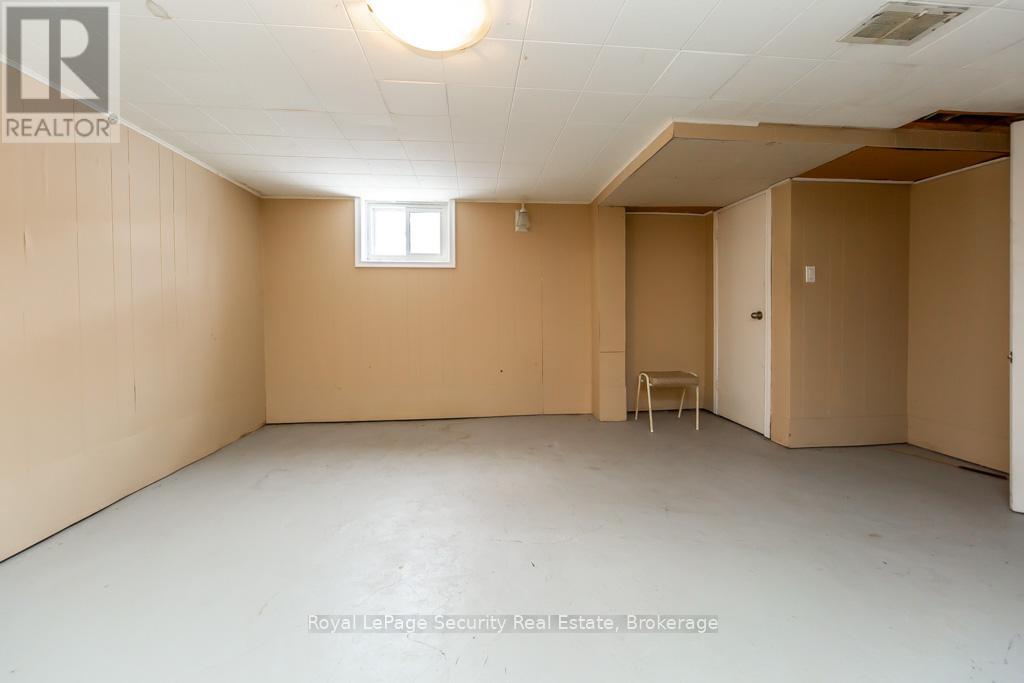 35 Celt Avenue, Toronto, Ontario  M6A 1H1 - Photo 28 - W12801186