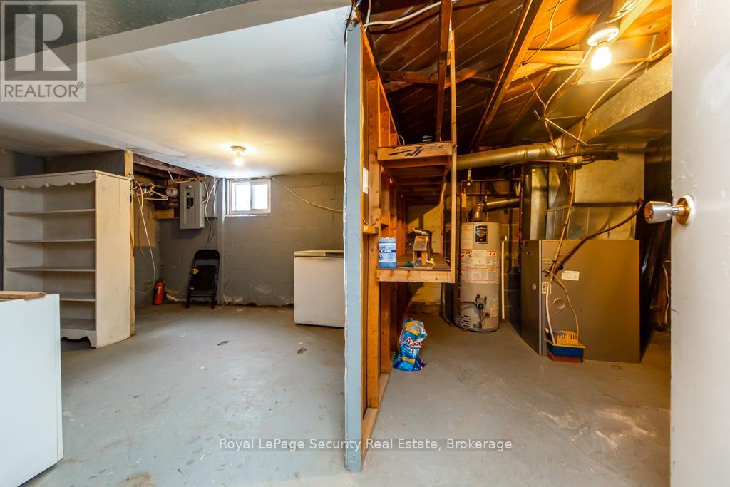 35 Celt Avenue, Toronto, Ontario  M6A 1H1 - Photo 30 - W12801186