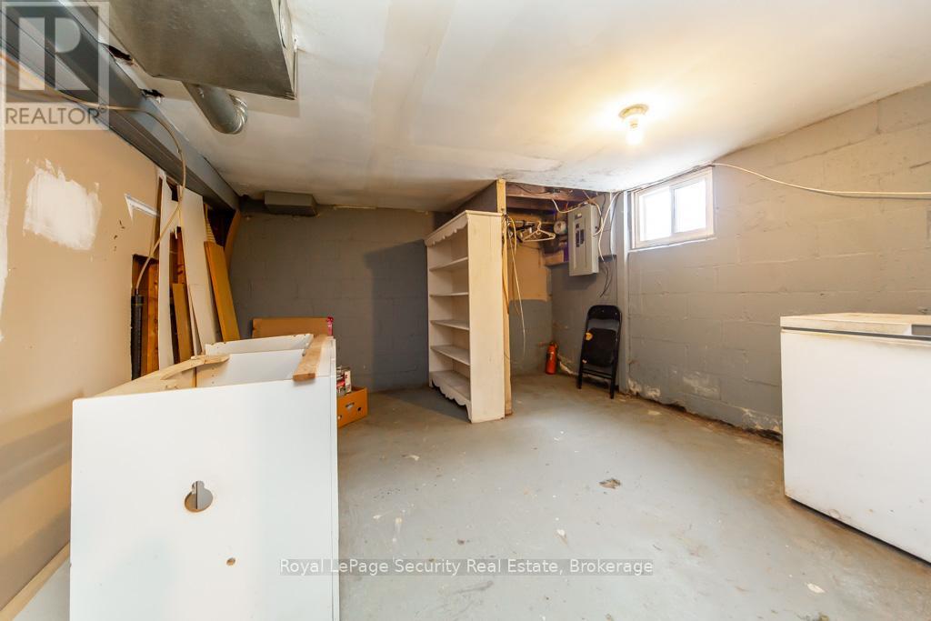 35 Celt Avenue, Toronto, Ontario  M6A 1H1 - Photo 31 - W12801186