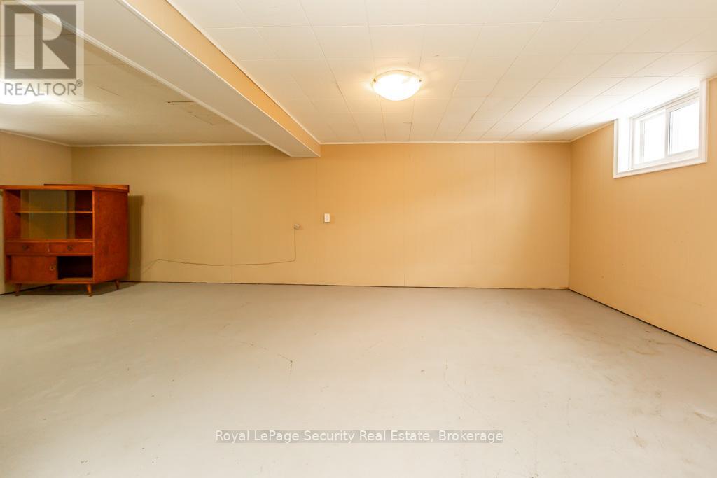 35 Celt Avenue, Toronto, Ontario  M6A 1H1 - Photo 23 - W12801186