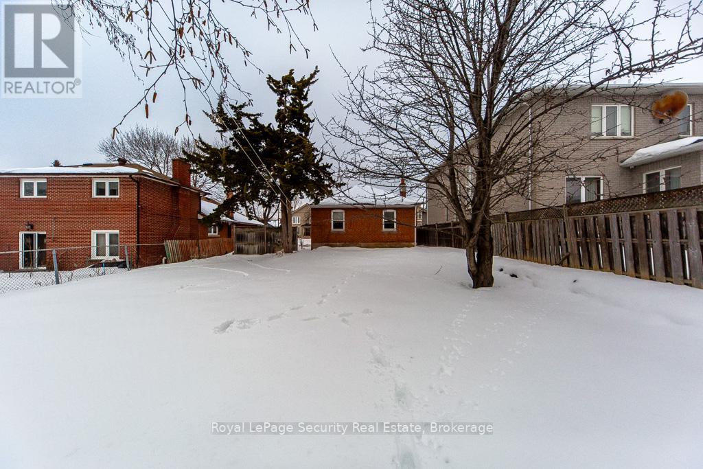 35 Celt Avenue, Toronto, Ontario  M6A 1H1 - Photo 36 - W12801186