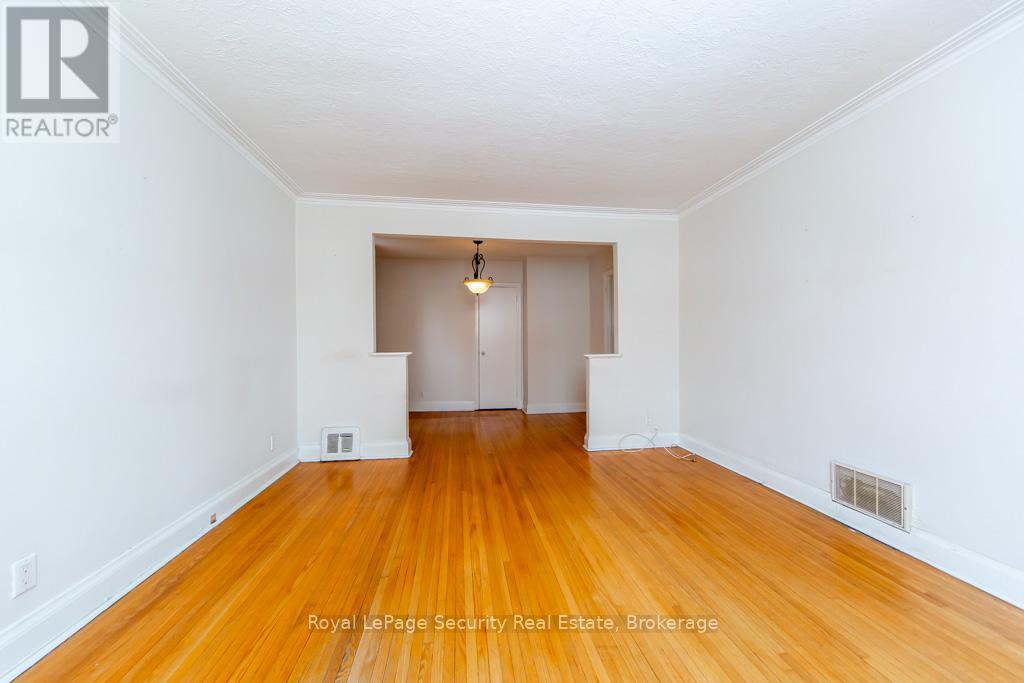 35 Celt Avenue, Toronto, Ontario  M6A 1H1 - Photo 5 - W12801186