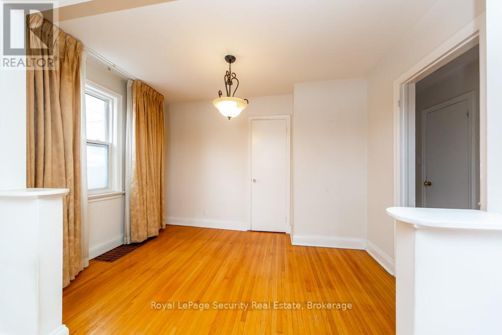 35 Celt Avenue, Toronto, Ontario  M6A 1H1 - Photo 7 - W12801186