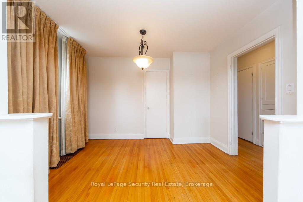 35 Celt Avenue, Toronto, Ontario  M6A 1H1 - Photo 8 - W12801186