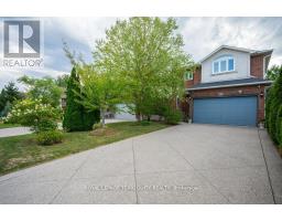 15 ARMOUR CRESCENT, Hamilton, Ontario