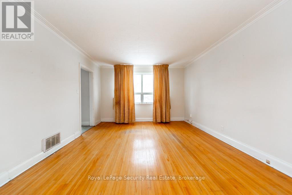 35 Celt Avenue, Toronto, Ontario  M6A 1H1 - Photo 6 - W12801186