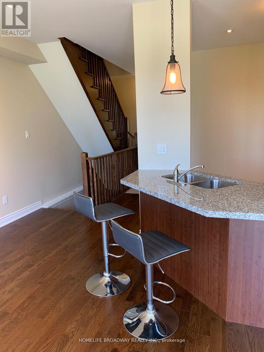 720 Wendy Culbert Crescent, Newmarket, Ontario  L3X 0A4 - Photo 6 - N12801870