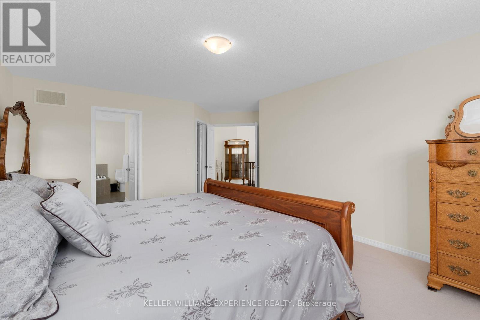 14 Charlemagne Avenue, Barrie (Innis-Shore), Ontario  L4M 0A9 - Photo 11 - S12801934