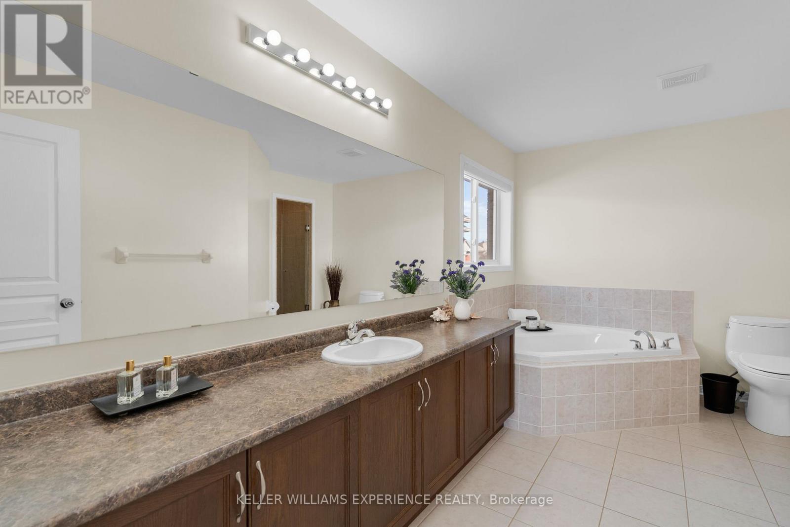 14 Charlemagne Avenue, Barrie (Innis-Shore), Ontario  L4M 0A9 - Photo 12 - S12801934