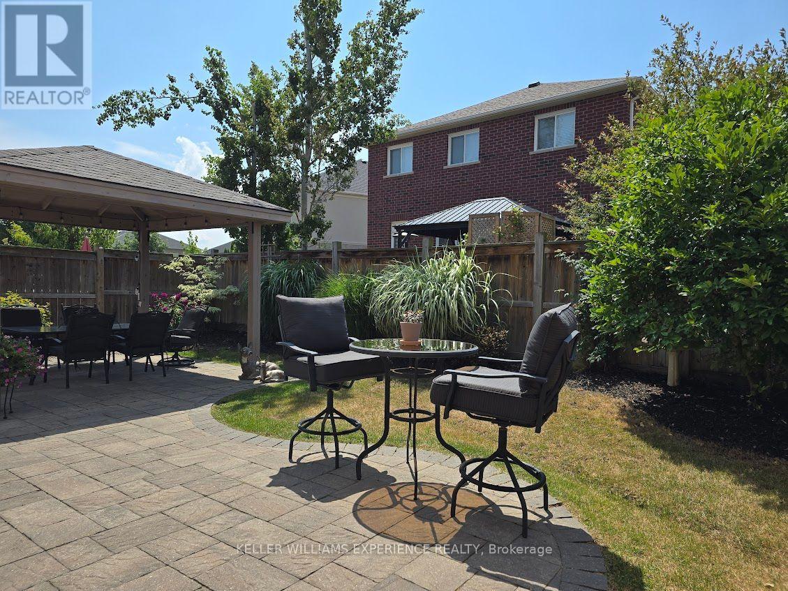 14 Charlemagne Avenue, Barrie (Innis-Shore), Ontario  L4M 0A9 - Photo 32 - S12801934