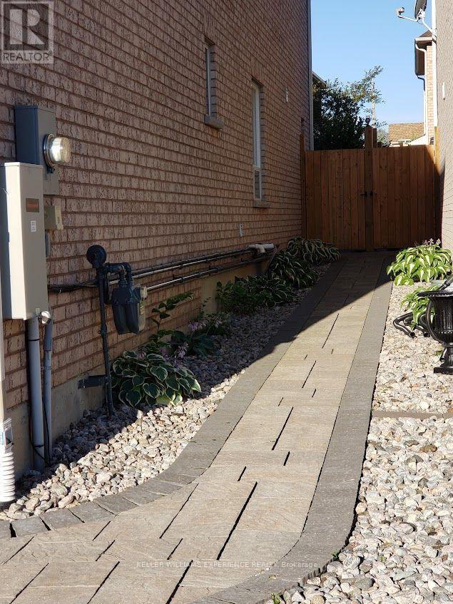 14 Charlemagne Avenue, Barrie (Innis-Shore), Ontario  L4M 0A9 - Photo 33 - S12801934