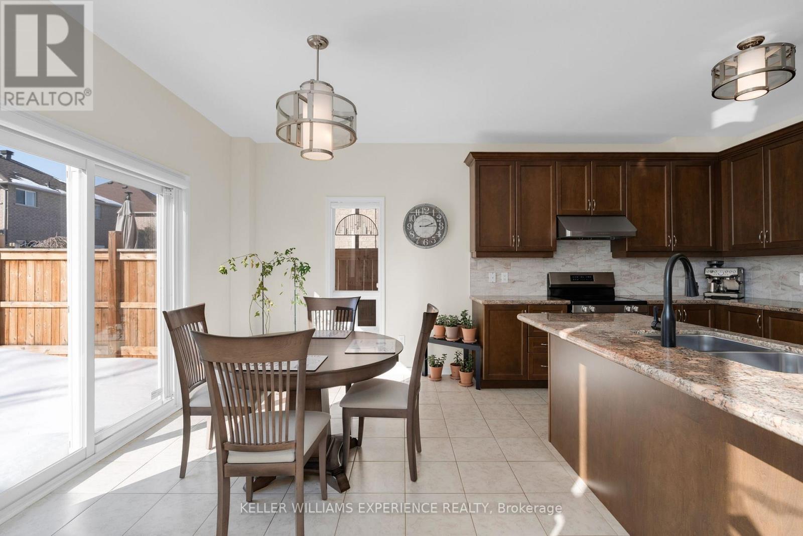 14 Charlemagne Avenue, Barrie (Innis-Shore), Ontario  L4M 0A9 - Photo 7 - S12801934