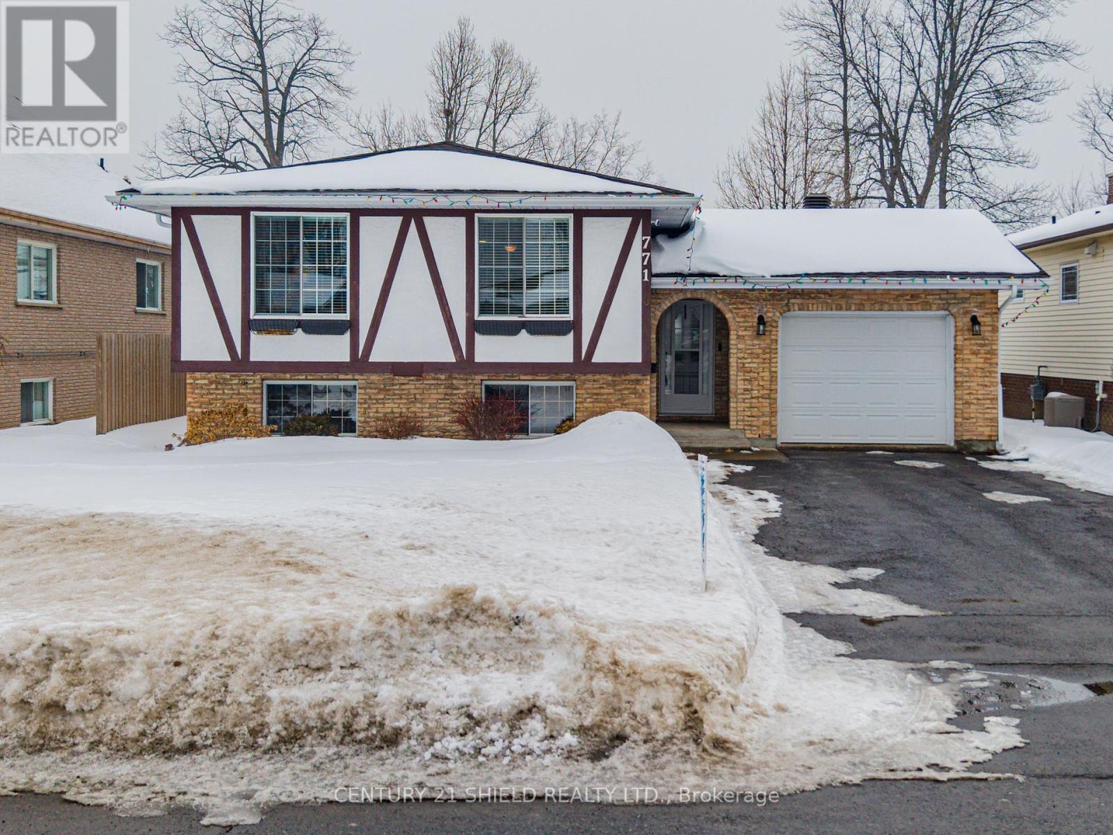 771 Laflin Avenue, Cornwall, Ontario  K6J 3M6 - Photo 2 - X12802166