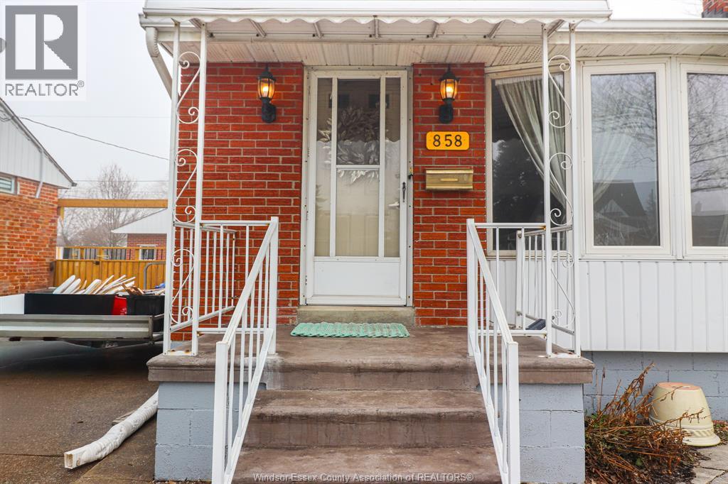 858 Laporte, Windsor, Ontario  N8S 3R4 - Photo 5 - 26003538
