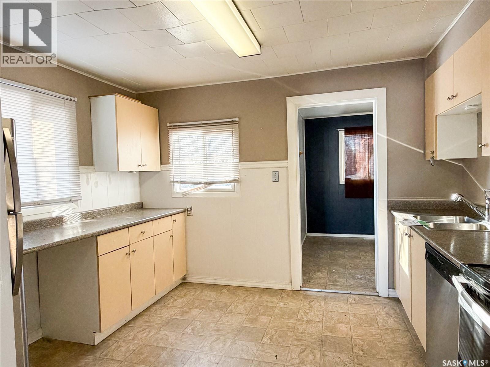 608 3rd Avenue W, Meadow Lake, Saskatchewan  S9X 1A8 - Photo 4 - SK028786