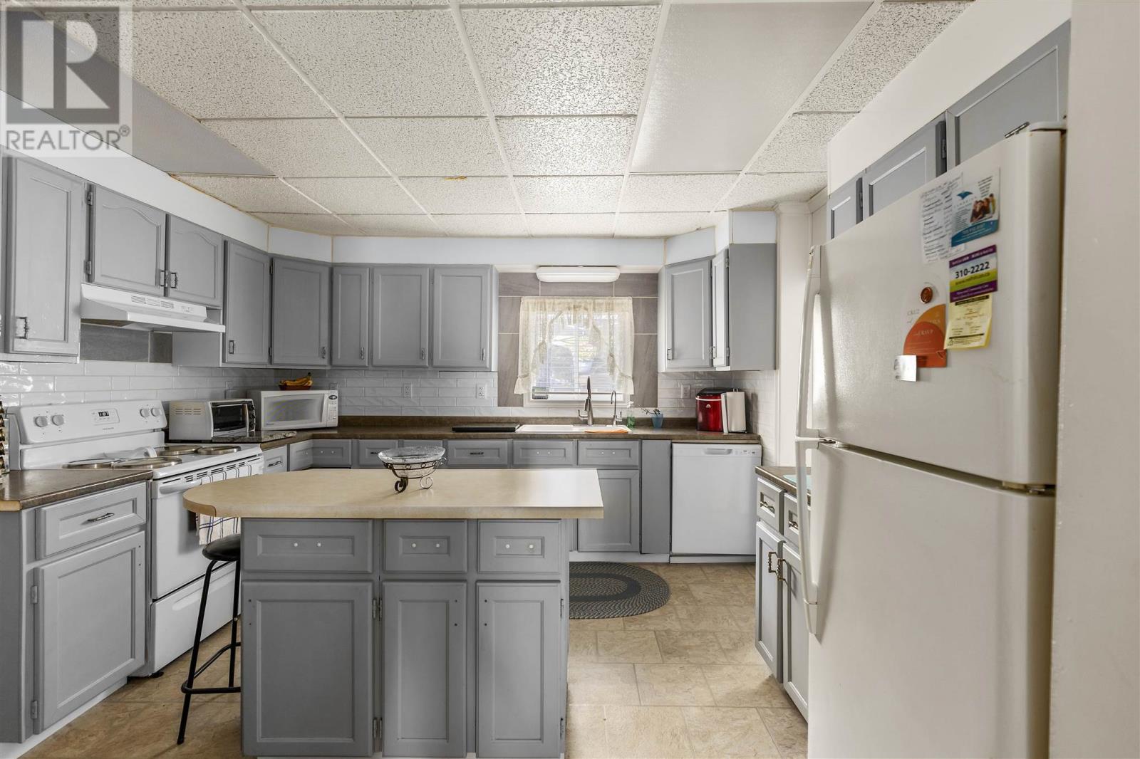 249 John St, Sault Ste. Marie, Ontario  P6A 1P4 - Photo 11 - SM260317