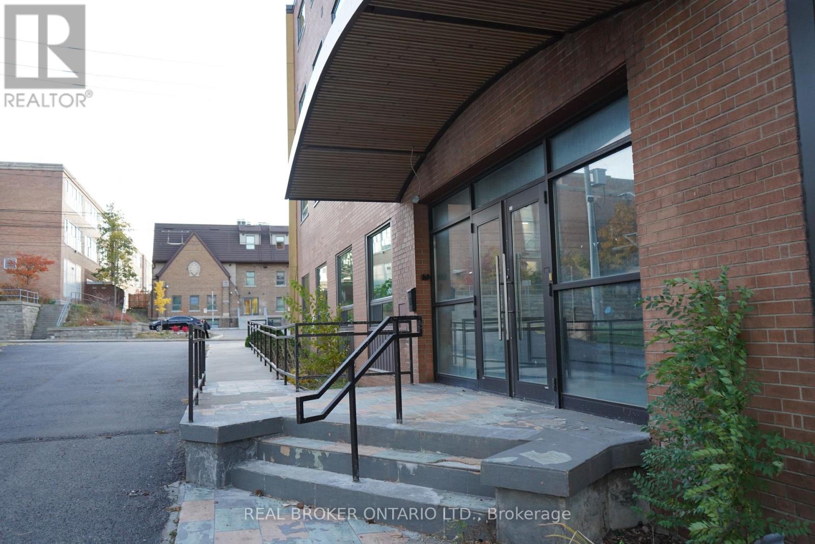 824 King Street W, Kitchener, Ontario  N2G 1G1 - Photo 7 - X12469416