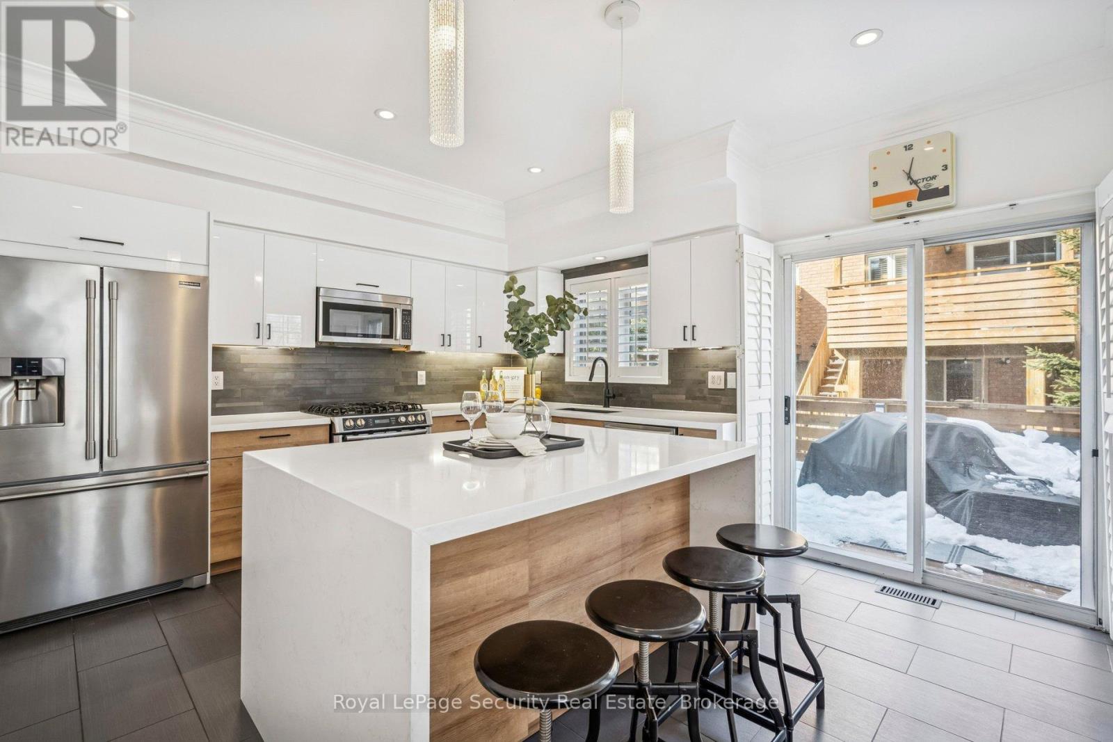 2 Bluewater Court, Toronto, Ontario  M8V 4A8 - Photo 19 - W12801864