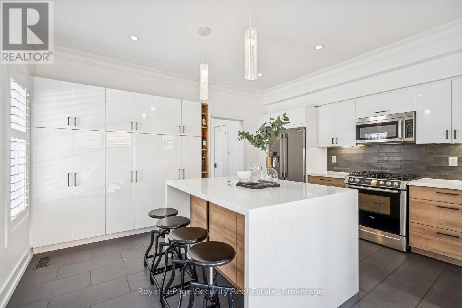 2 Bluewater Court, Toronto, Ontario  M8V 4A8 - Photo 20 - W12801864