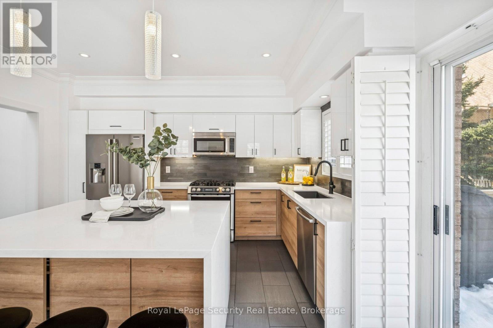 2 Bluewater Court, Toronto, Ontario  M8V 4A8 - Photo 21 - W12801864