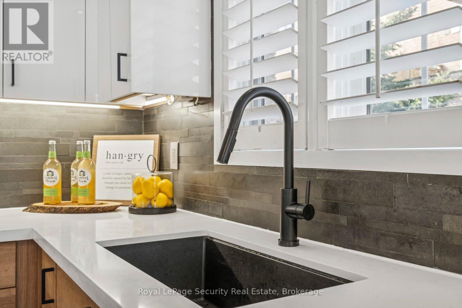 2 Bluewater Court, Toronto, Ontario  M8V 4A8 - Photo 22 - W12801864