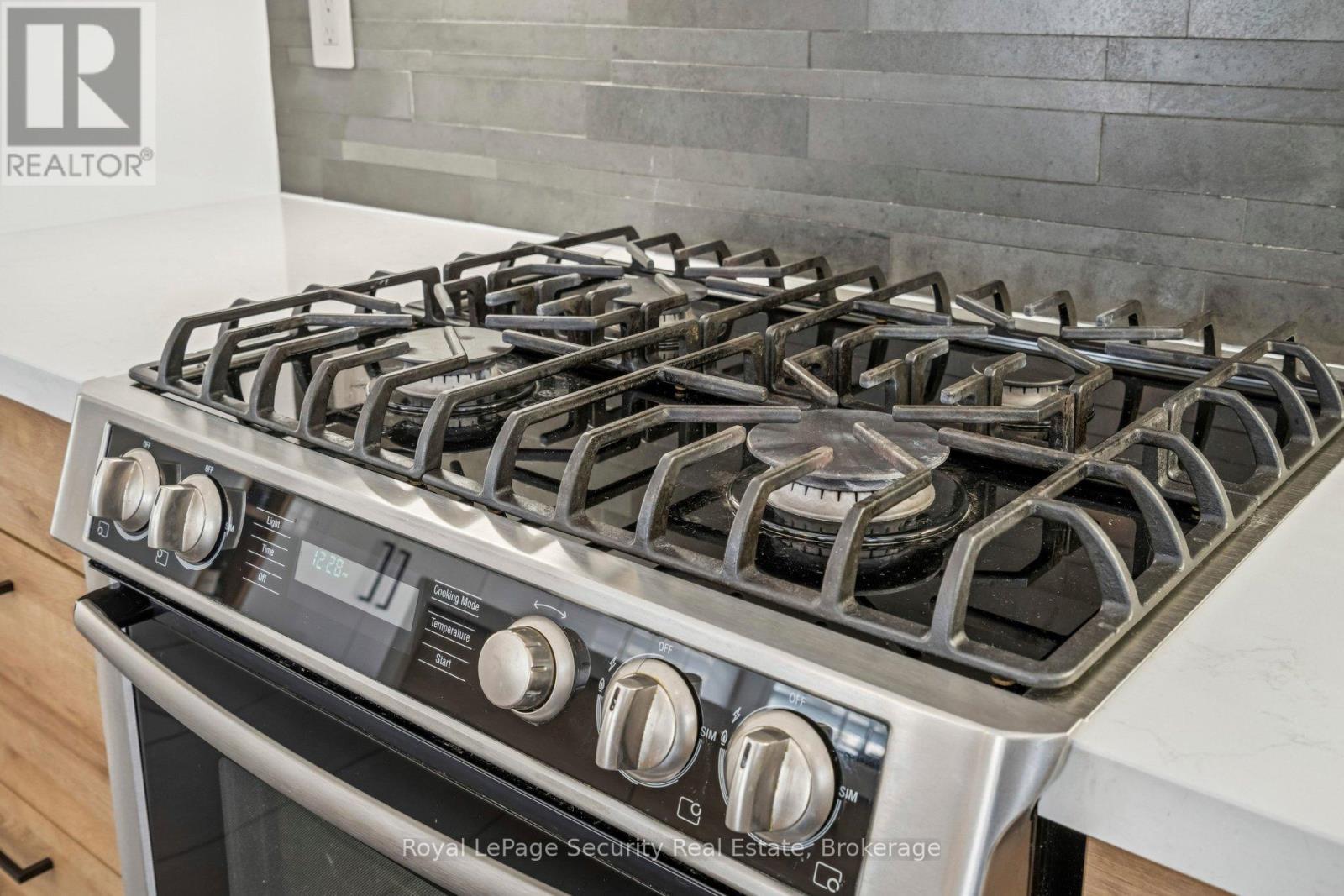 2 Bluewater Court, Toronto, Ontario  M8V 4A8 - Photo 23 - W12801864